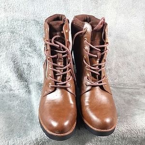 Eva & Zoe Palmer  women's lace-up Combat Boots .Size 9.  Chunky 3 inch heel.